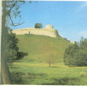 Изборская крепость. XIV в. Вид с восточной стороны. Фото 1983 г.