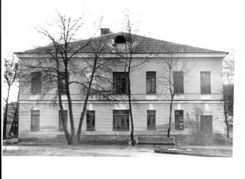 Северо-западный фасад северо-восточного корпуса. Фото Самусенко В.Е. 1990