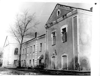 Юго-западный фасад. Вид с юга. Фото В.Е.  Самусенко 1990