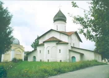 Церковь Старое Вознесение. XVI в. Вид с востока. Фото 2001 г.  г.Псков, ул.Советская, 64-а.
