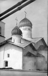 Церковь Николая Чудотворца. 1543 г. Вид с юго-востока. Фото Б.Скобельцына.   1976 г.  г.Остров.