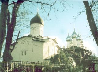 Церковь Успения. XVI в. Вид с юго-востока.  д.Мелетово, Псковский р-он.