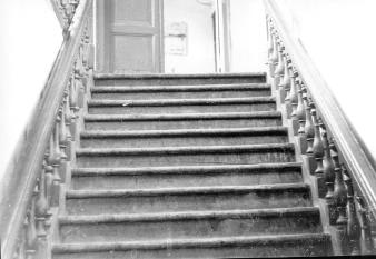 Лестница на II этаж. Фото Лагунина И.И.. 1977 г
