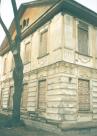 Фрагмент фасада. Лепной декор.  Апрель 2003 г. Фото Руденко О.В.