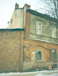г.Псков, ул.Герцена, 4  Дом купца Селезнева И.И. Около 1912 г.  Фрагмент главного фасада. Сквозной проезд (заложен).