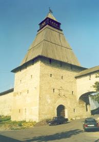 г.Псков, Набережная реки Великой, 2  Власьевская башня, XVI в.  Южный и западный фасады.