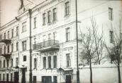 г.Псков, ул.Ленина, д.3  Дом жилой доходный Чернова И.И. 1899 г.  Главный фасад. Фото 1930- г.