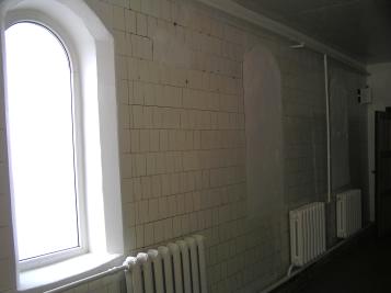 Фрагмент интерьера.Заложенные окна юго-западного фасада.