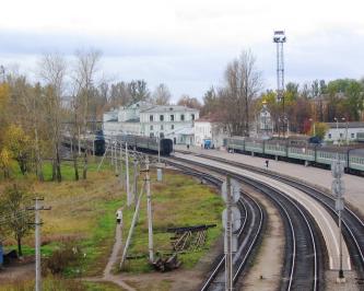 Общий вид с виадука через железнодорожные пути (с севера)