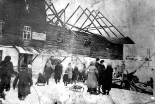 Мельница после падения зажигательной бомбы.Январь 1943 г.