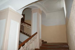 Фрагмент интерьера центрального корпуса.Парадная лестница.